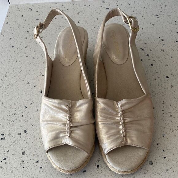 Easy Street Kindly Espadrille Slingback Wedge Gold Metallic Sandals Size 10 - Picture 2 of 14